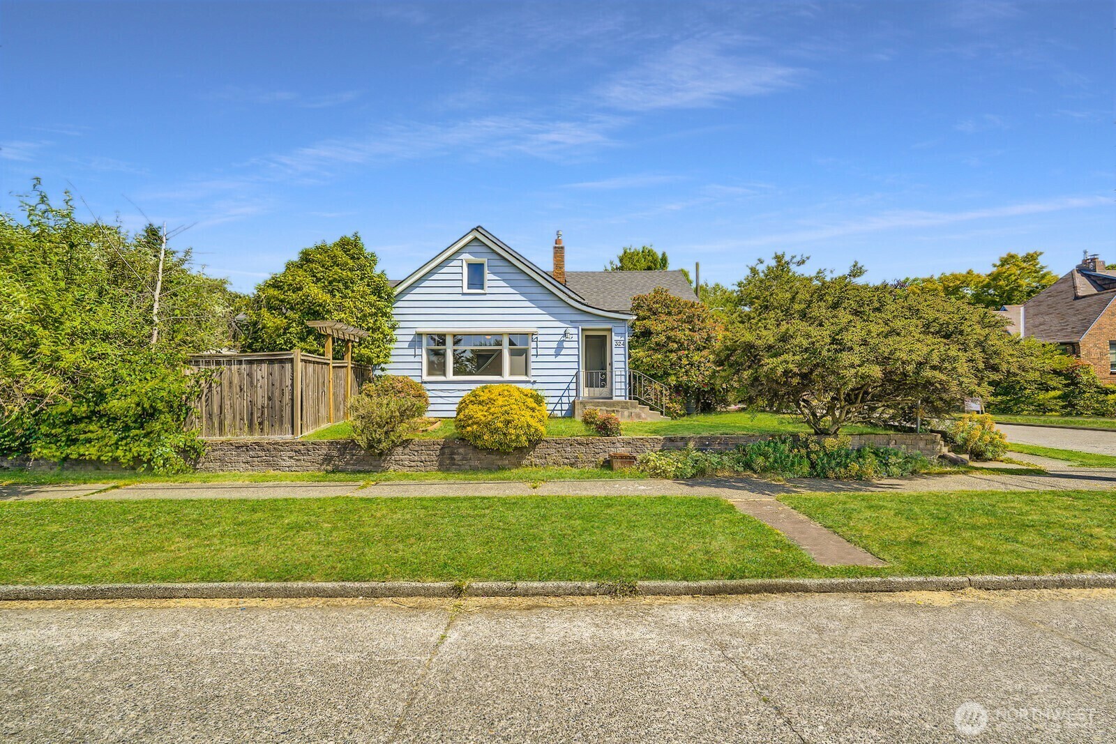 Property Photo:  324 NE 81st Street  WA 98115 