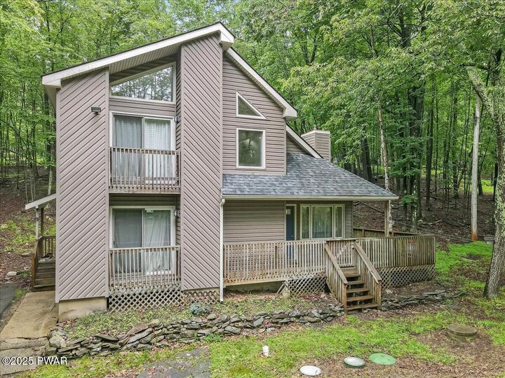 102 Keystone Court  Dingmans Ferry PA 18328 photo
