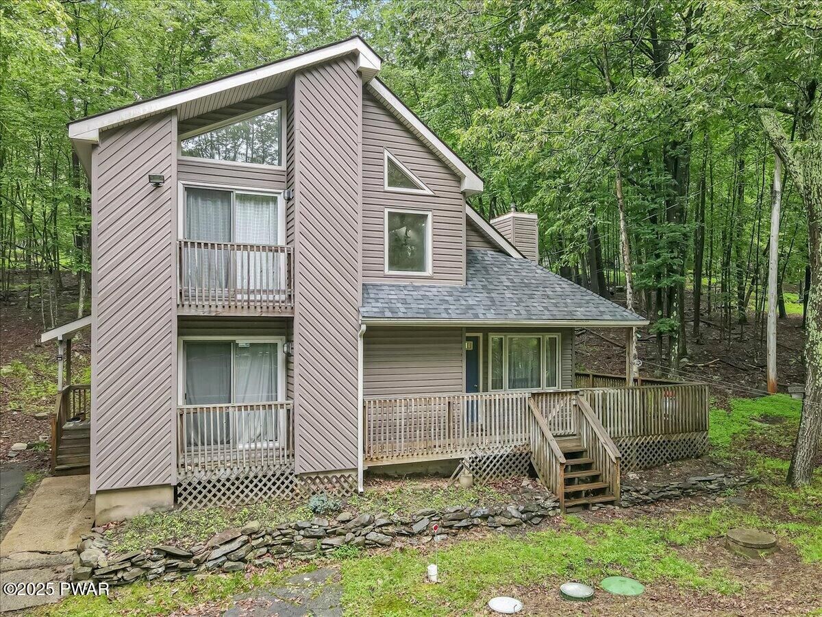 Property Photo:  102 Keystone Court  PA 18328 
