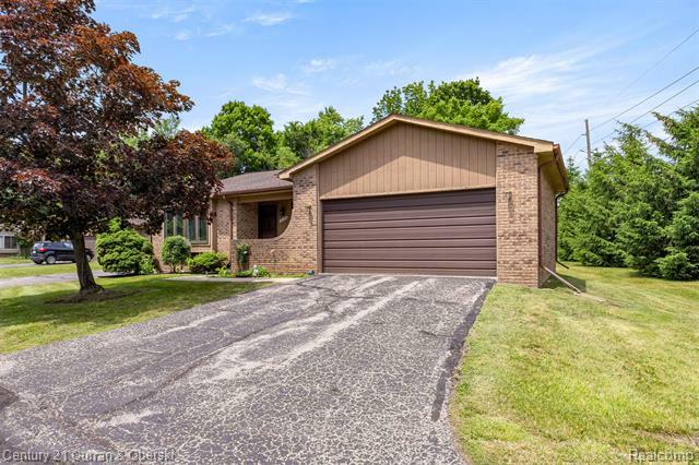Property Photo: 31450 Orchard Brook Court 8 MI 48336