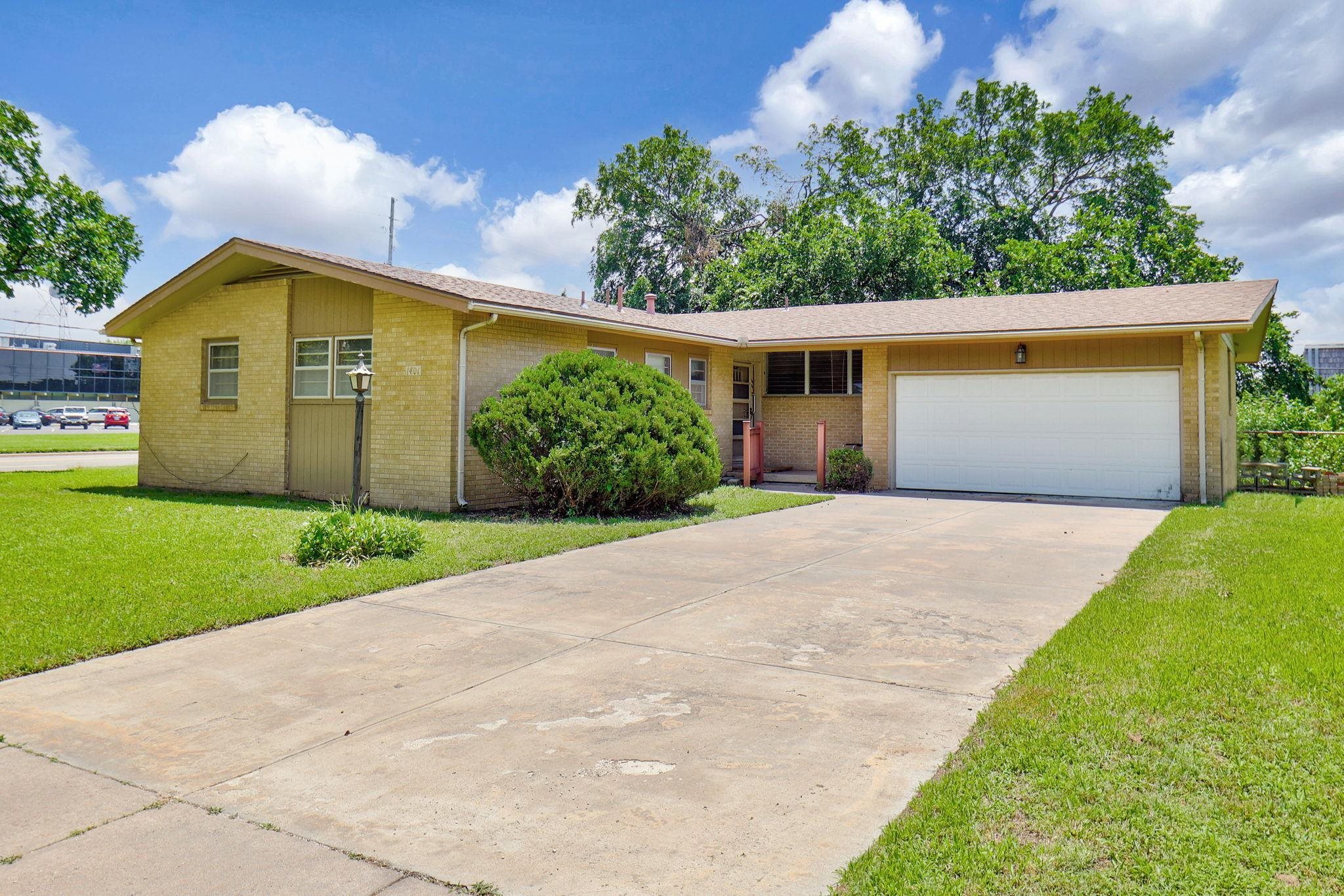 Property Photo:  1401 N Lynnhurst  KS 67212 