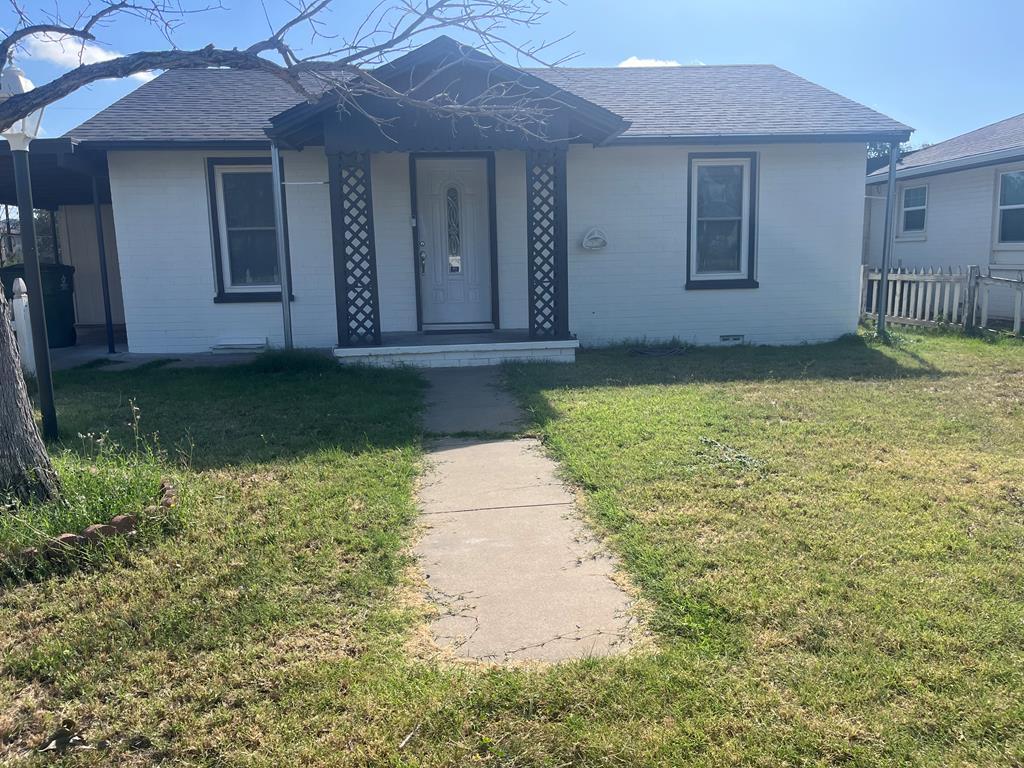 Property Photo: 1204 Hassell St TX 76901