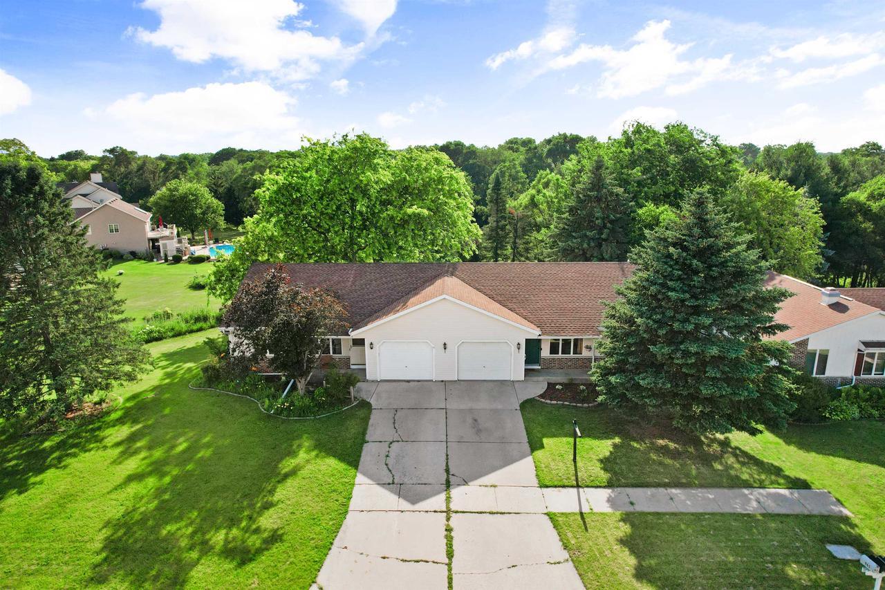 Property Photo: 967 North Wuthering Hills Drive WI 53546