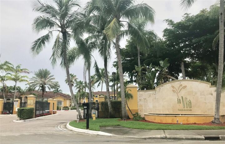 165 NW 96th Ter 3203  Pembroke Pines FL 33024 photo