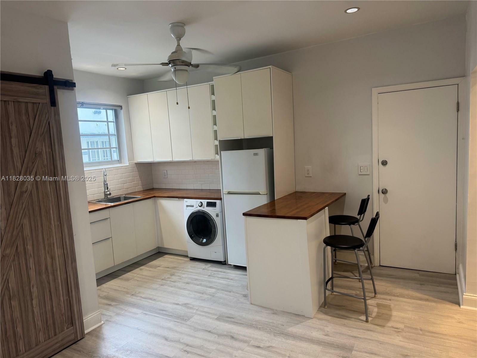 Property Photo: 637 12th St 6 FL 33139