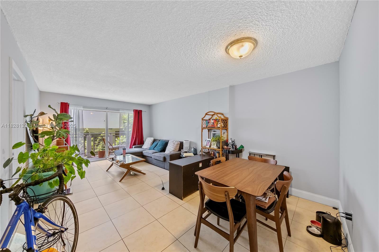 Property Photo: 716 Michigan Ave 302 FL 33139