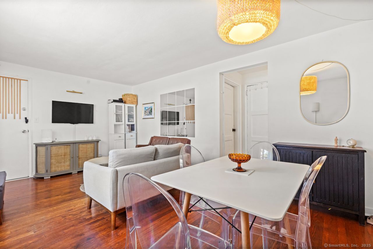 Property Photo: 1078 East Main Street Apt 2 CT 06902