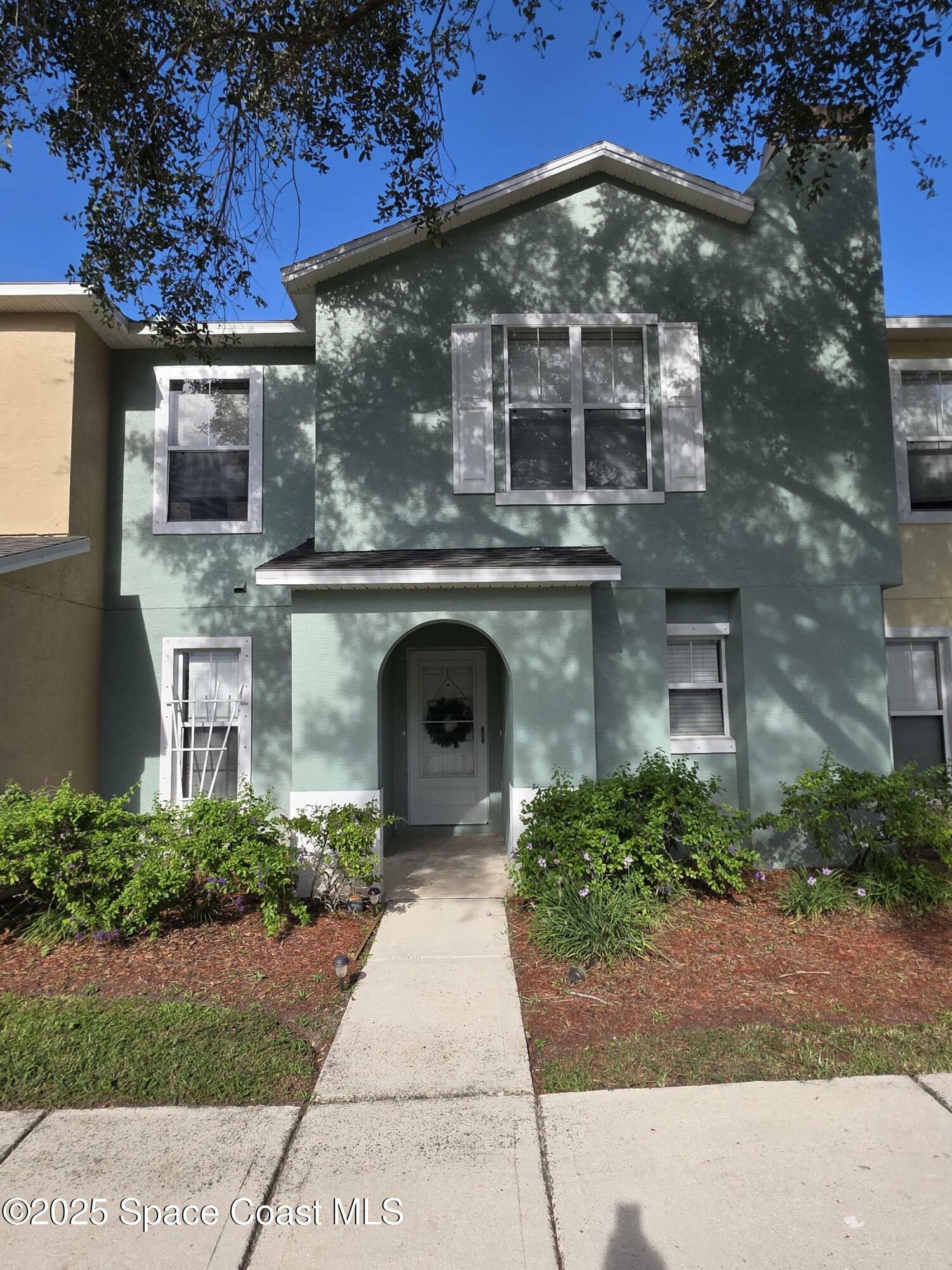 Property Photo: 1585 Par Court FL 32966