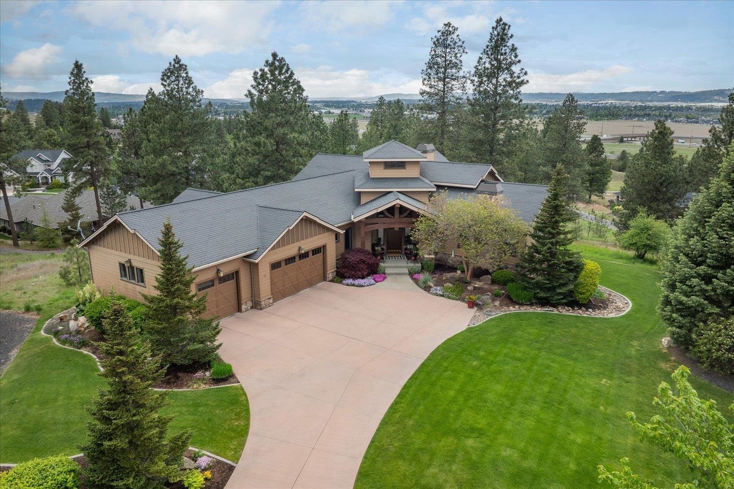 Property Photo:  781 N Holiday Hills Dr  WA 99019 