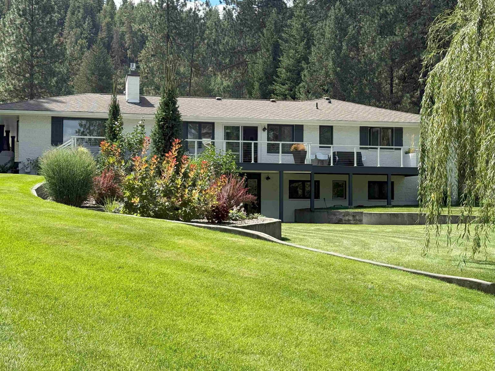 Property Photo:  2710 W Regina Ln  WA 99218 