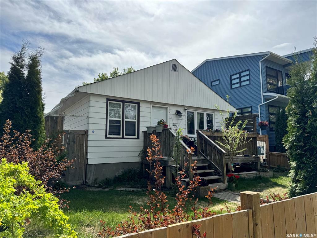 1310 H Avenue N  Saskatoon SK S7L 2E4 photo