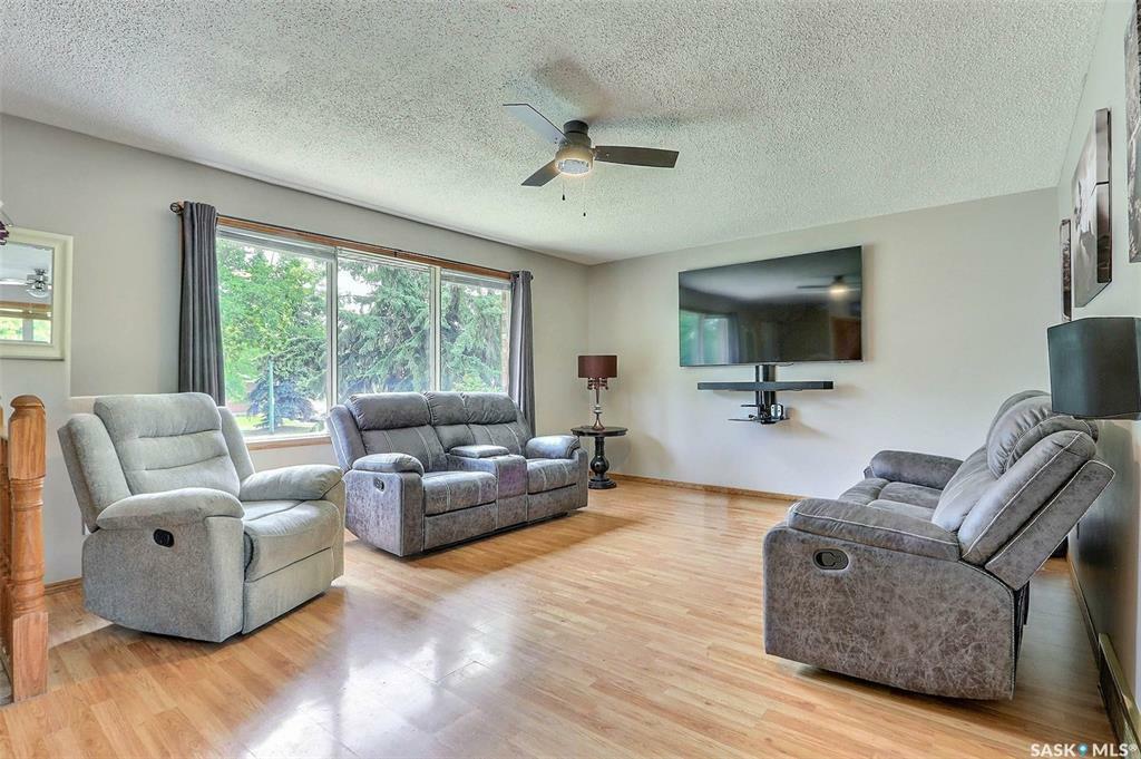 Property Photo:  2559 15th Avenue E  SK S6V 6H4 