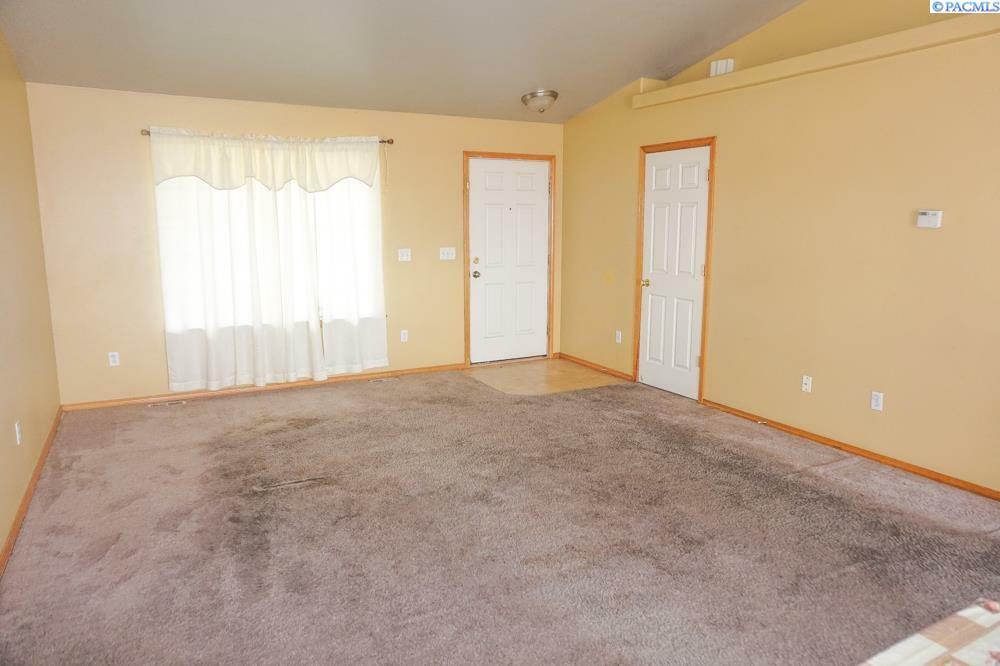 Property Photo: 8716 Kingsbury Dr WA 99301