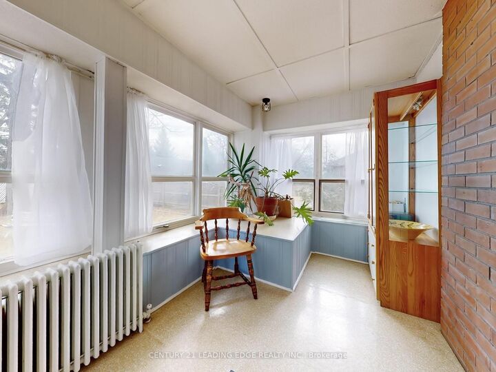 Photo de la propriété:  261 Main Street N  ON L3P 1Y6 