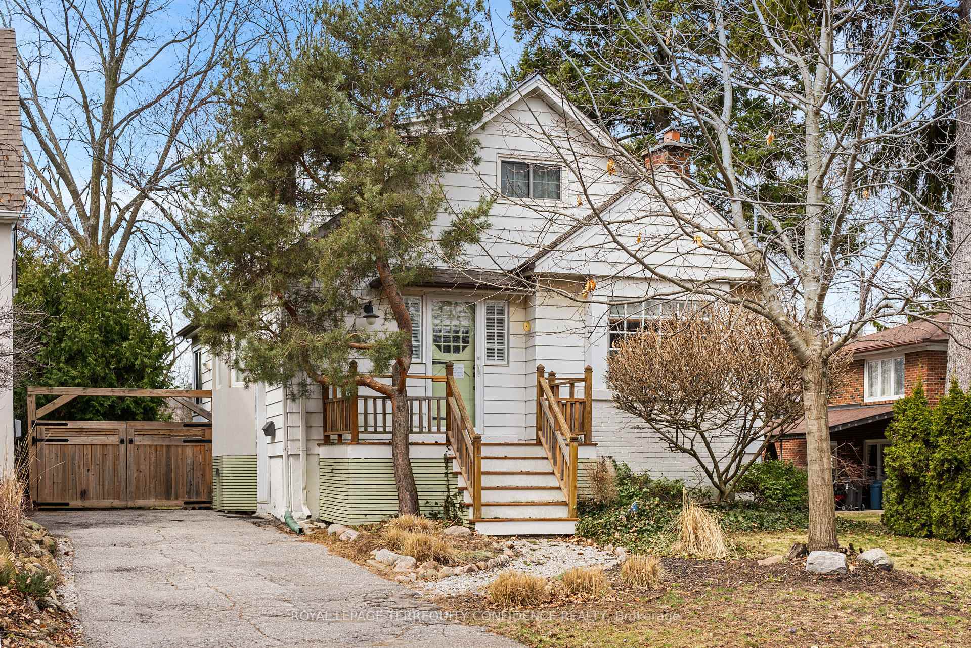 10 Abbotsford Road  Toronto ON M2N 2P7 photo