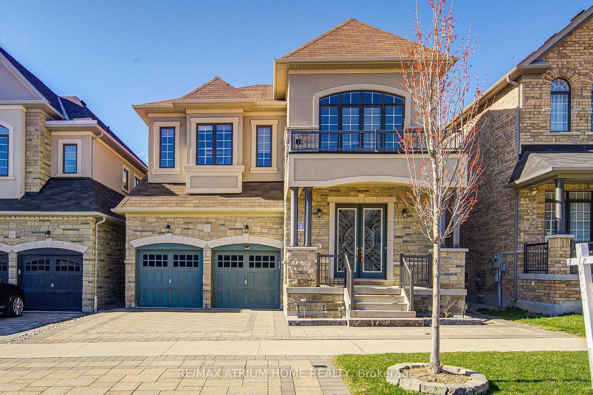 Property Photo: 127 Maple Ridge Crescent ON L6E 1T9