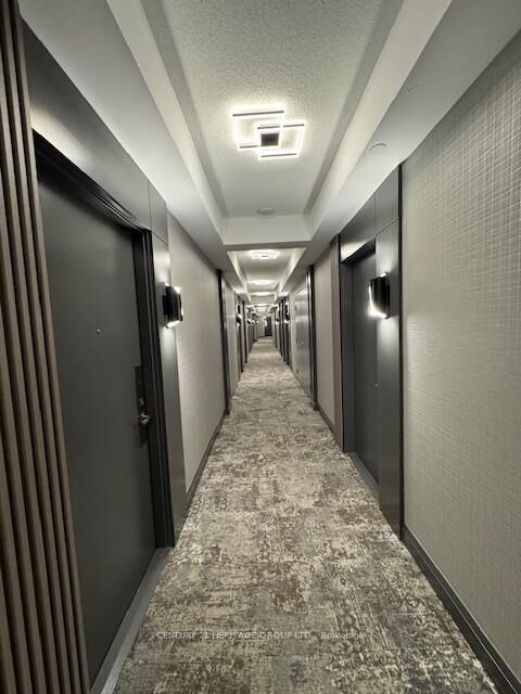 Property Photo: 7161 Yonge Street 718 ON L3T 0C8