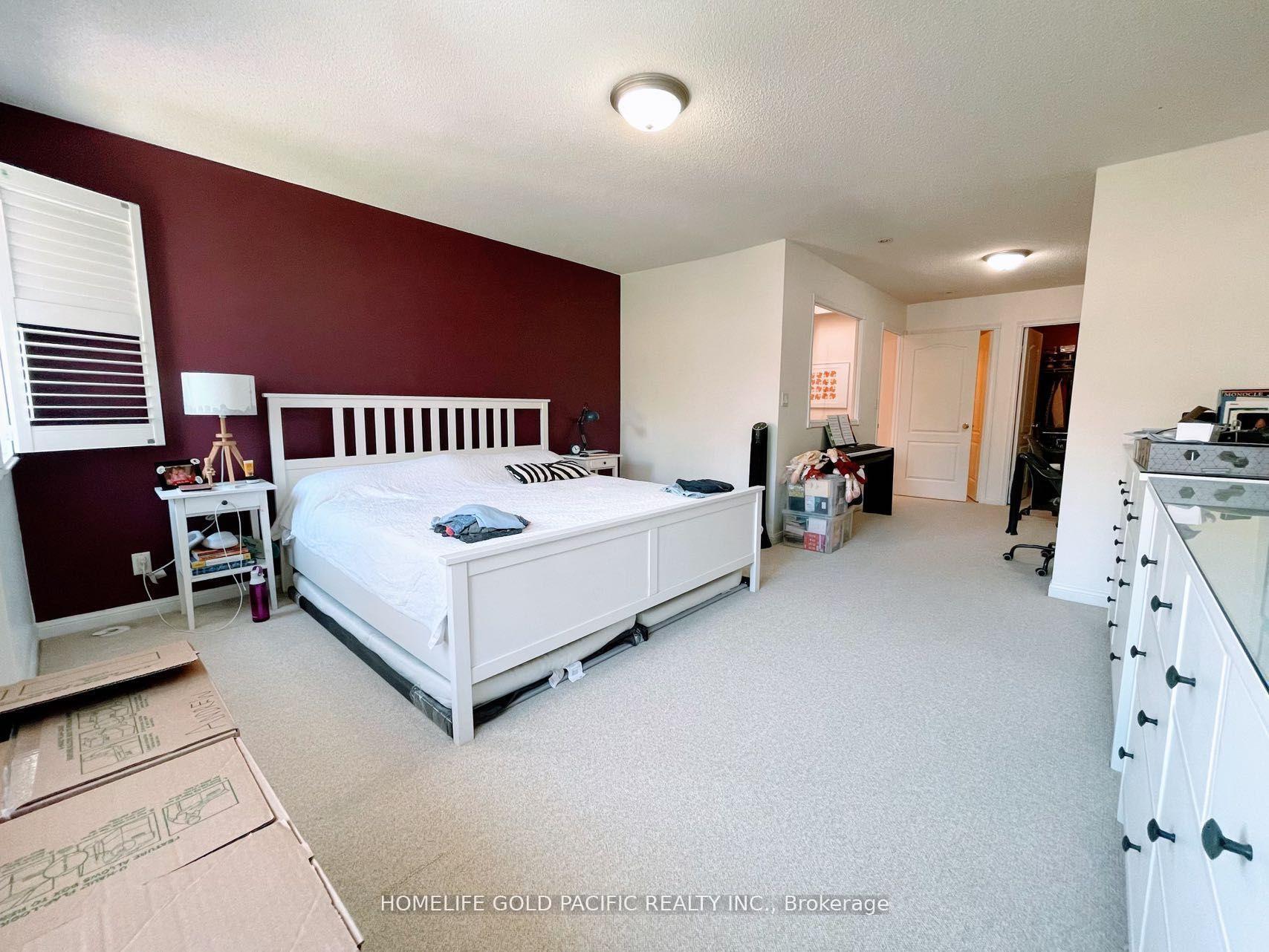 Property Photo: 28 Sommerset Way 1202 ON M2N 6W7