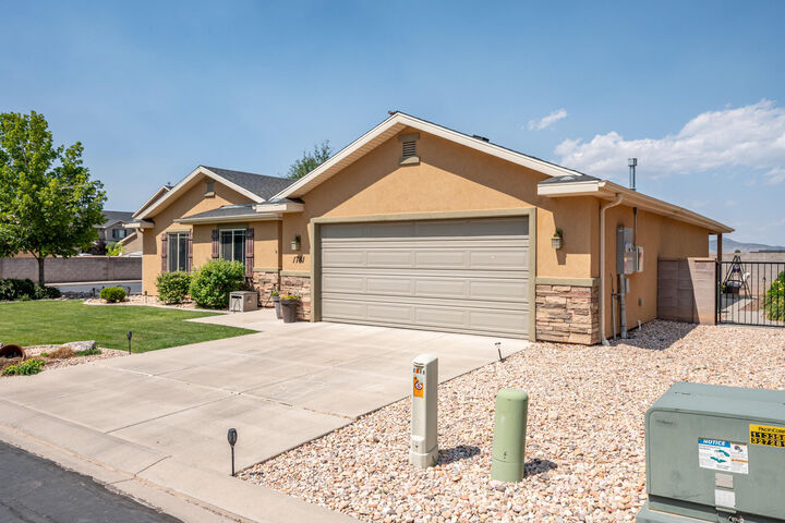 Property Photo: 1781 N Azalea Ln UT 84721