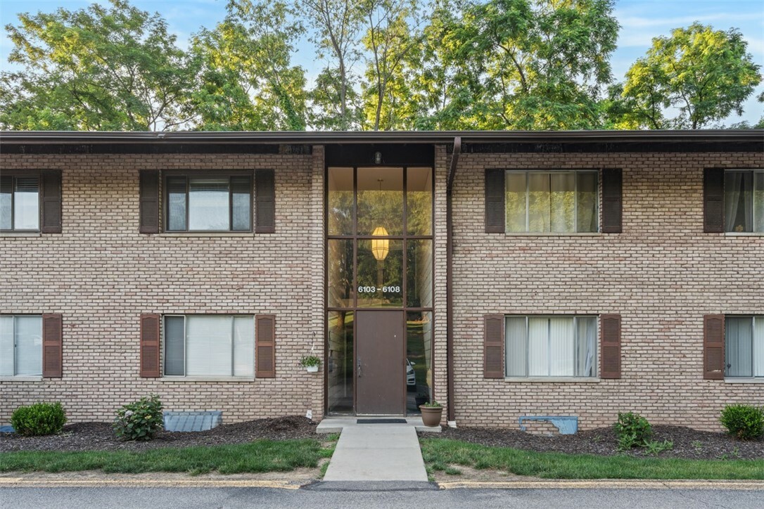 Property Photo: 6108 Sanlin Dr PA 15108
