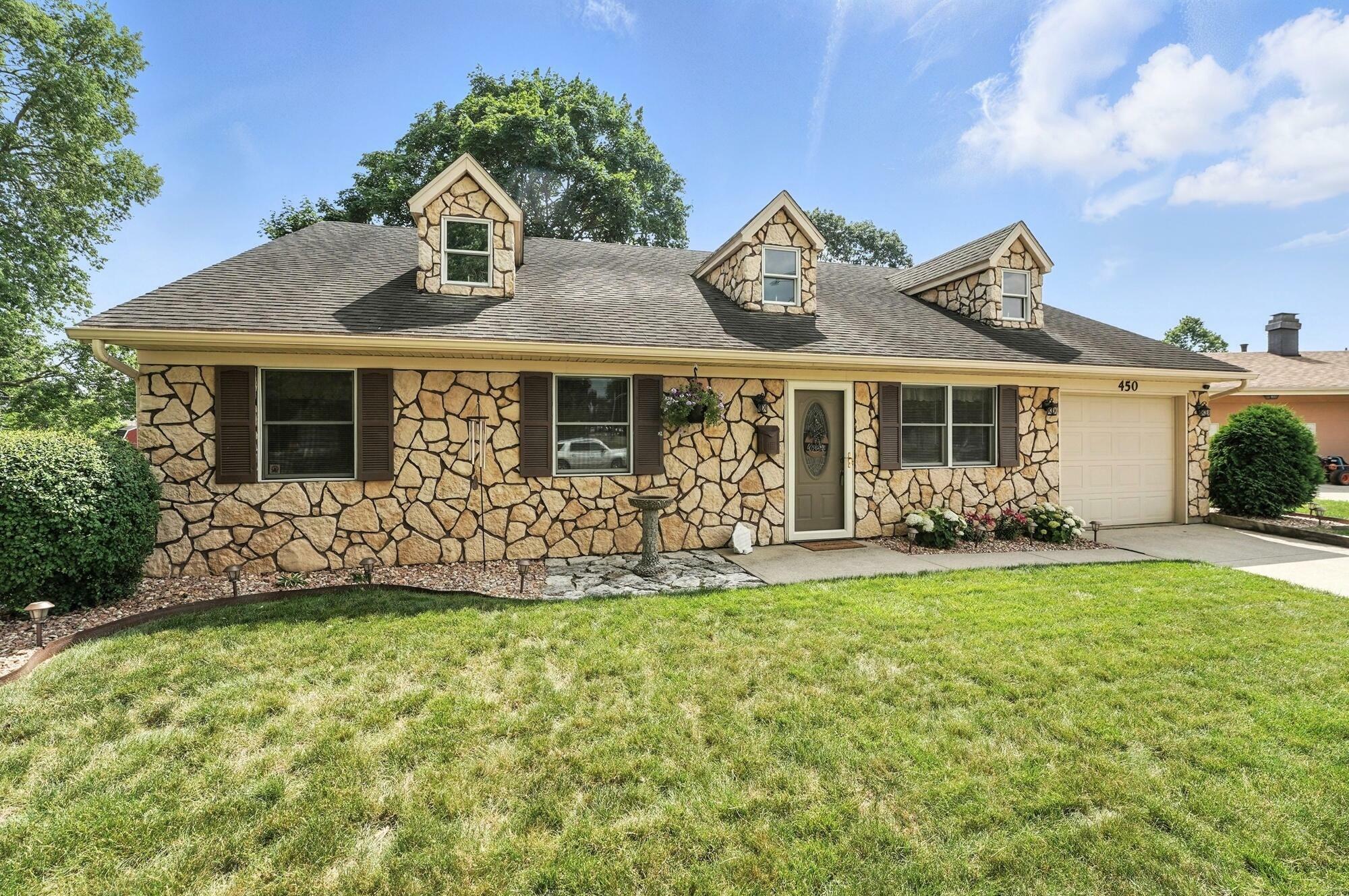 Property Photo: 450 Overfield Place OH 45373