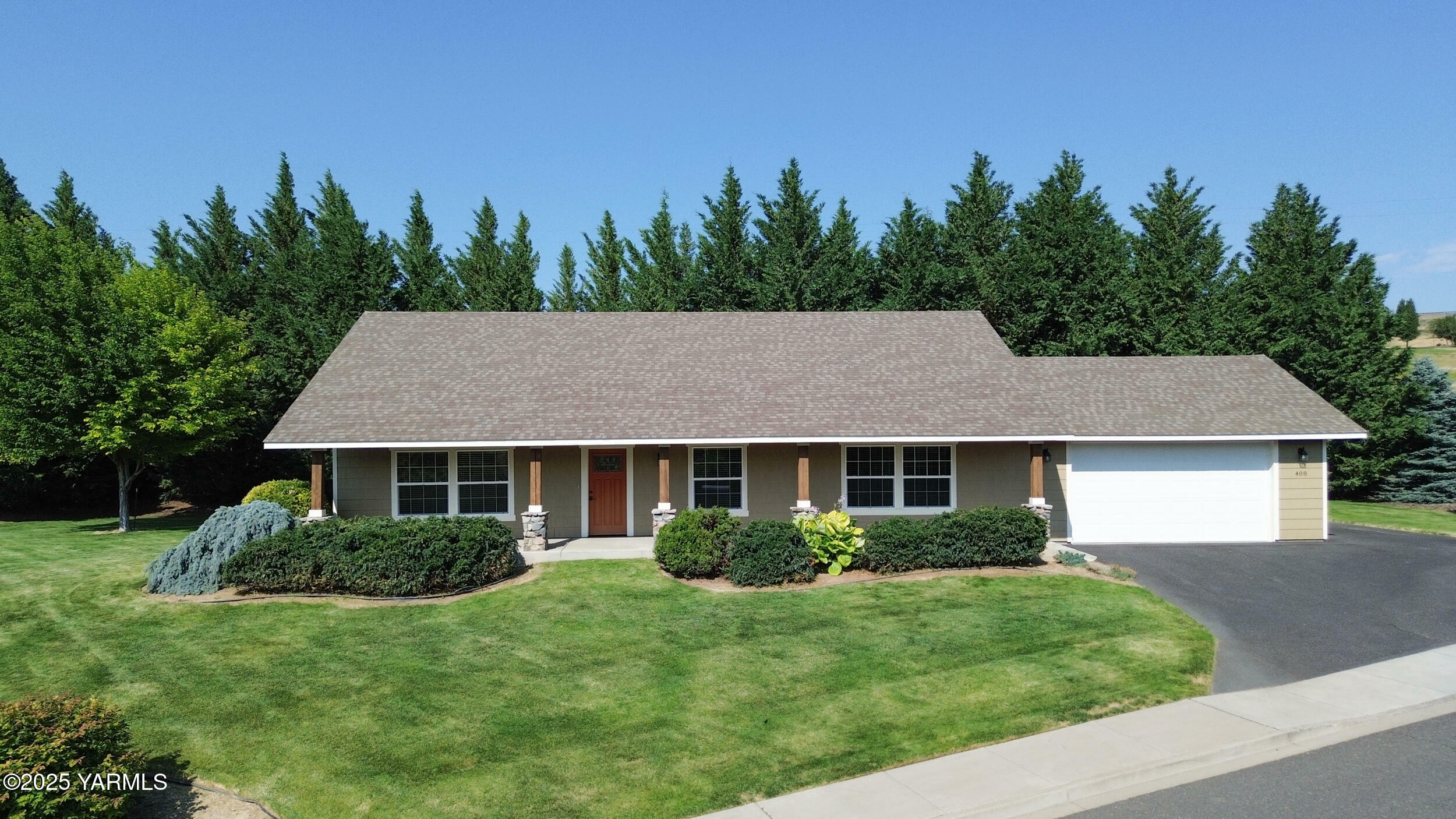 Property Photo:  408 N 84th Ave  WA 98908 