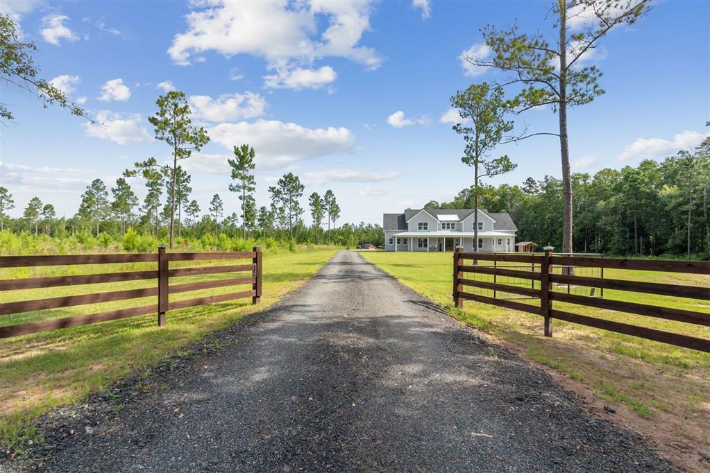 Property Photo: 15550 County Road 108 FL 32046