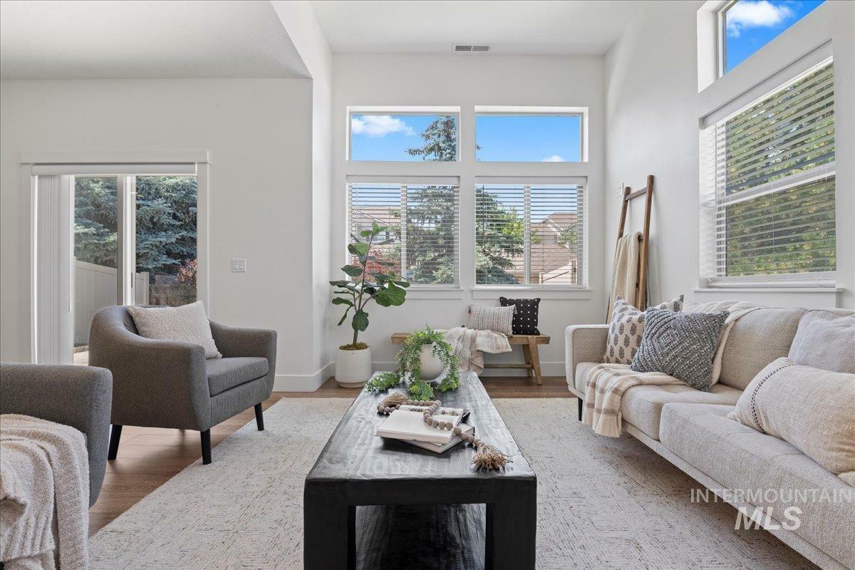 Property Photo: 1447 N Pineview Lane ID 83713