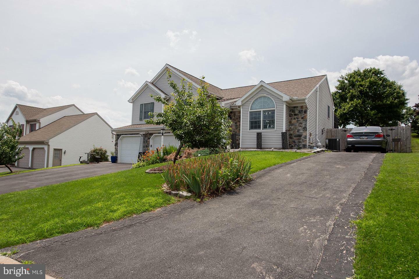 Property Photo: 34 Shefford Drive PA 17022