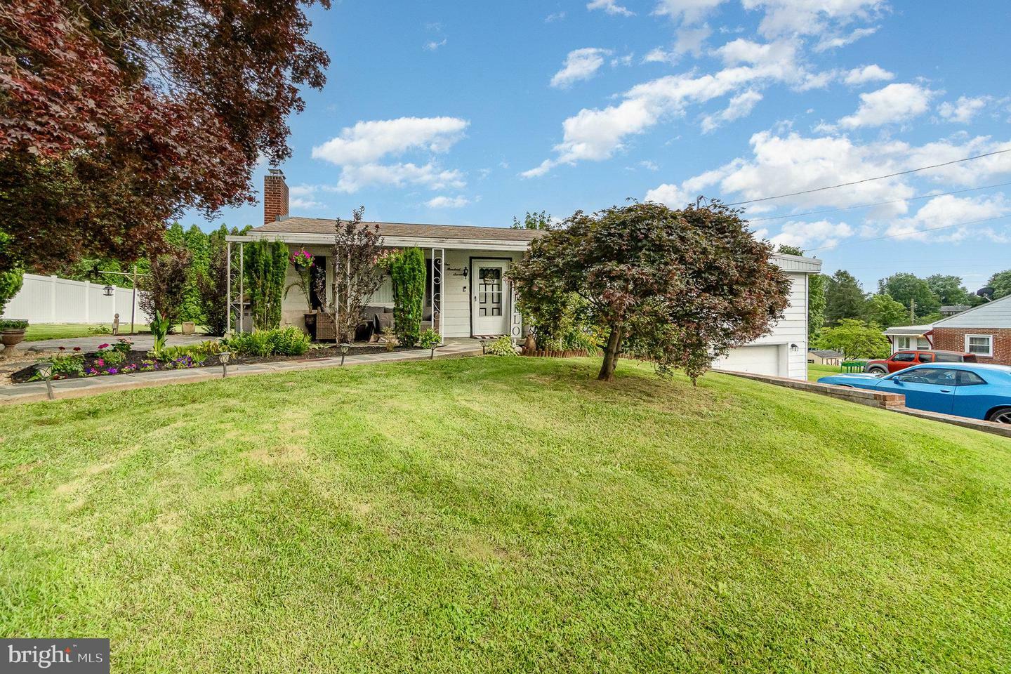Property Photo: 907 Orange Street PA 17113