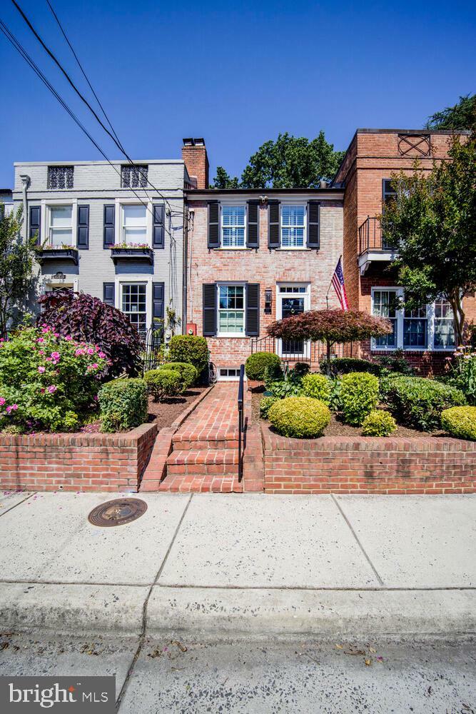 Property Photo: 717 S Royal Street VA 22314
