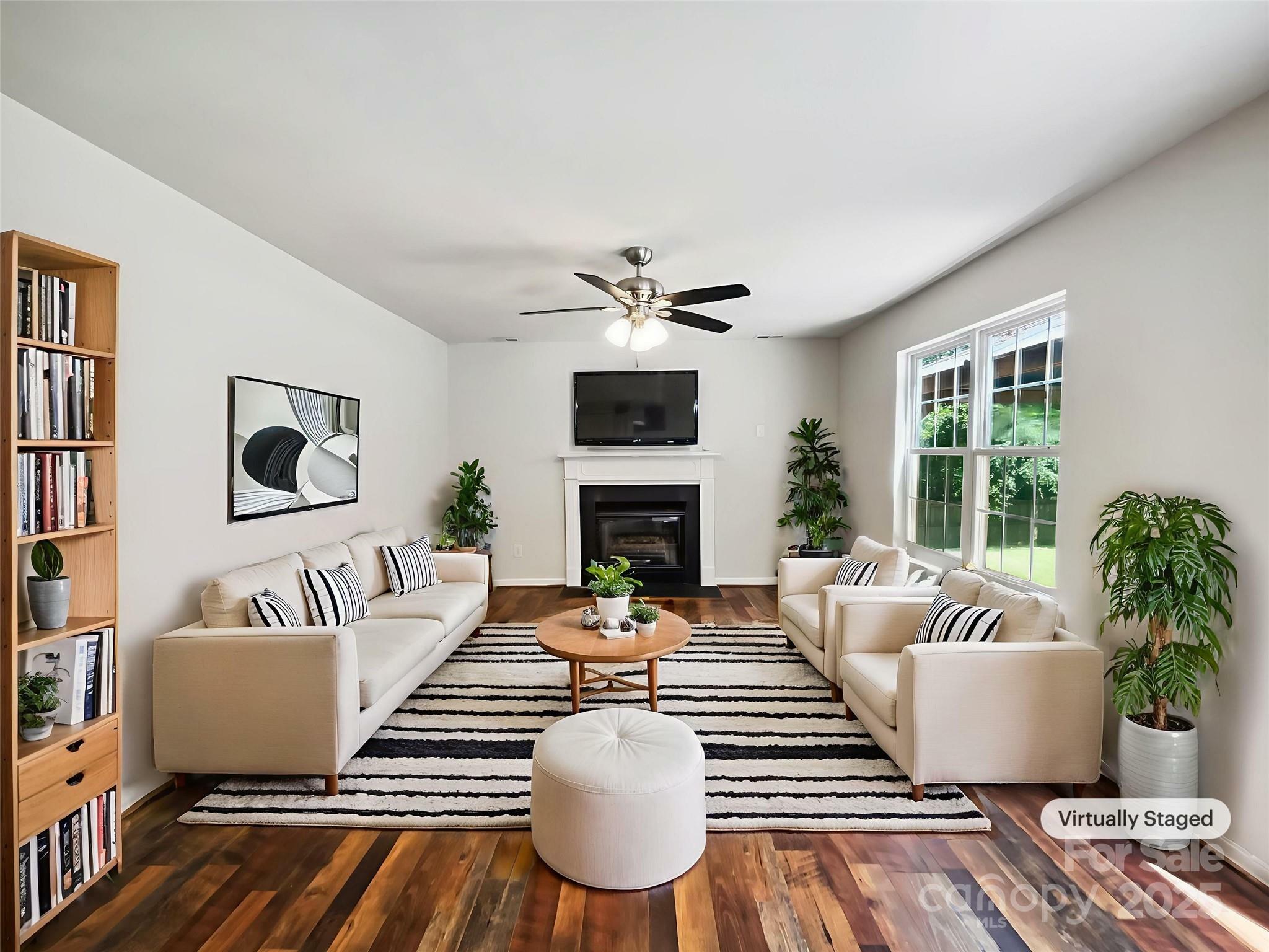 Property Photo: 8701 Holly Creek Court NC 28216