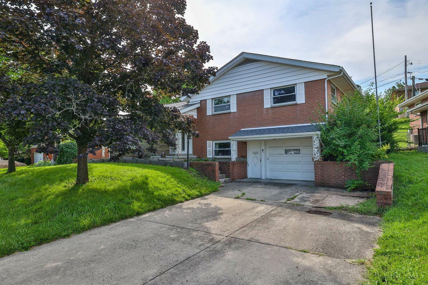 Property Photo:  1095 Susan Drive  OH 45013 