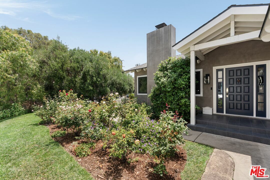 Property Photo: 321 N Van Ness Ave CA 90004