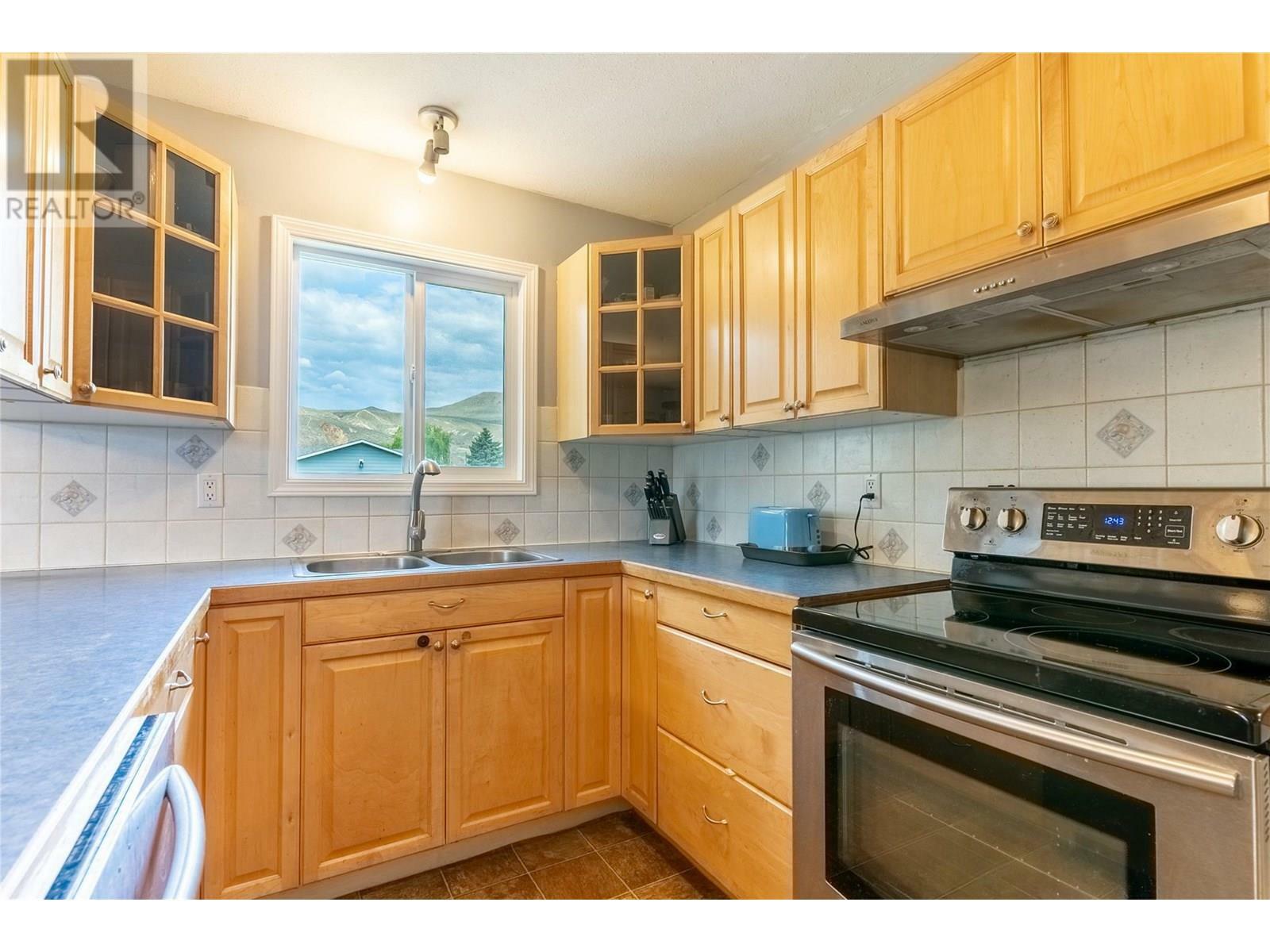 Photo de la propriété: 2012 Fleetwood Avenue BC V2B 4S4