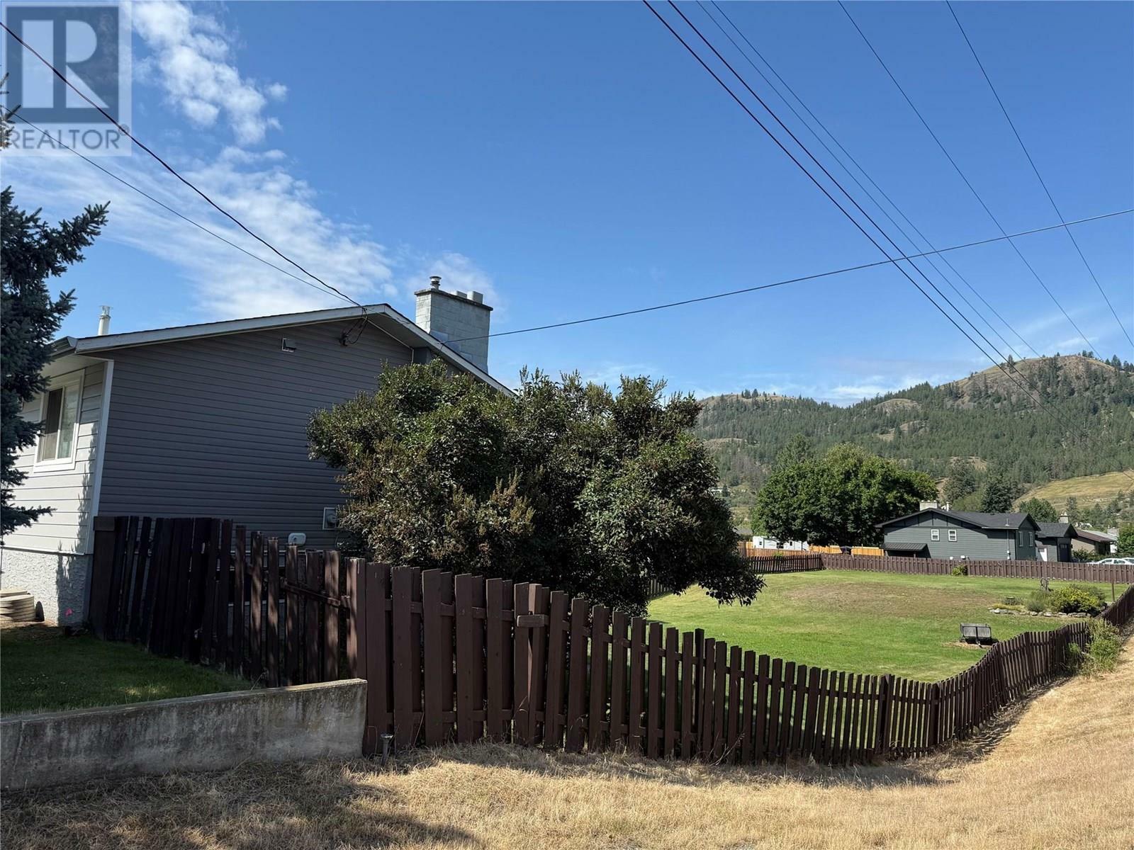 Photo de la propriété: 4693 Spurraway Road BC V2H 1M7
