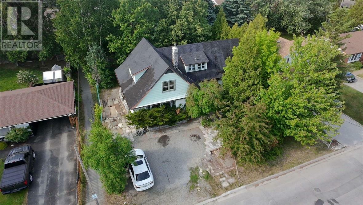 Photo de la propriété: 1560-1562 Gemmell Street ON P3A 1H1