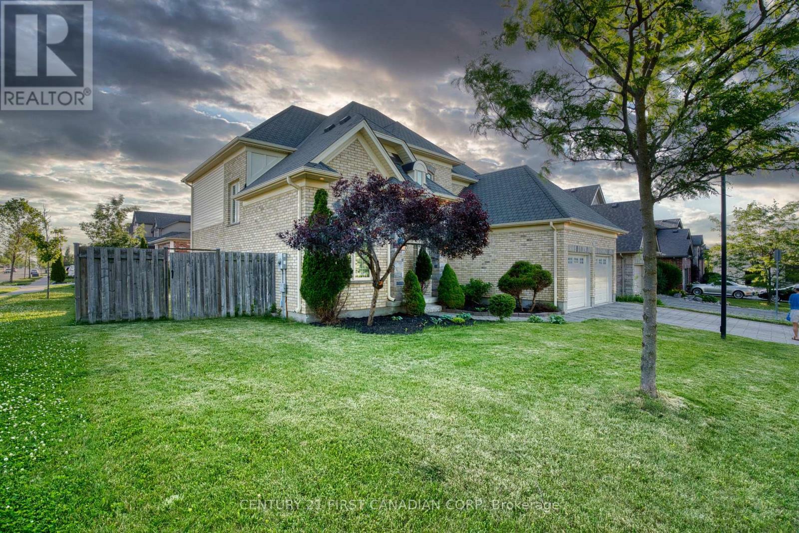 Property Photo: 515 Skyline Avenue 55 ON N5X 0H4
