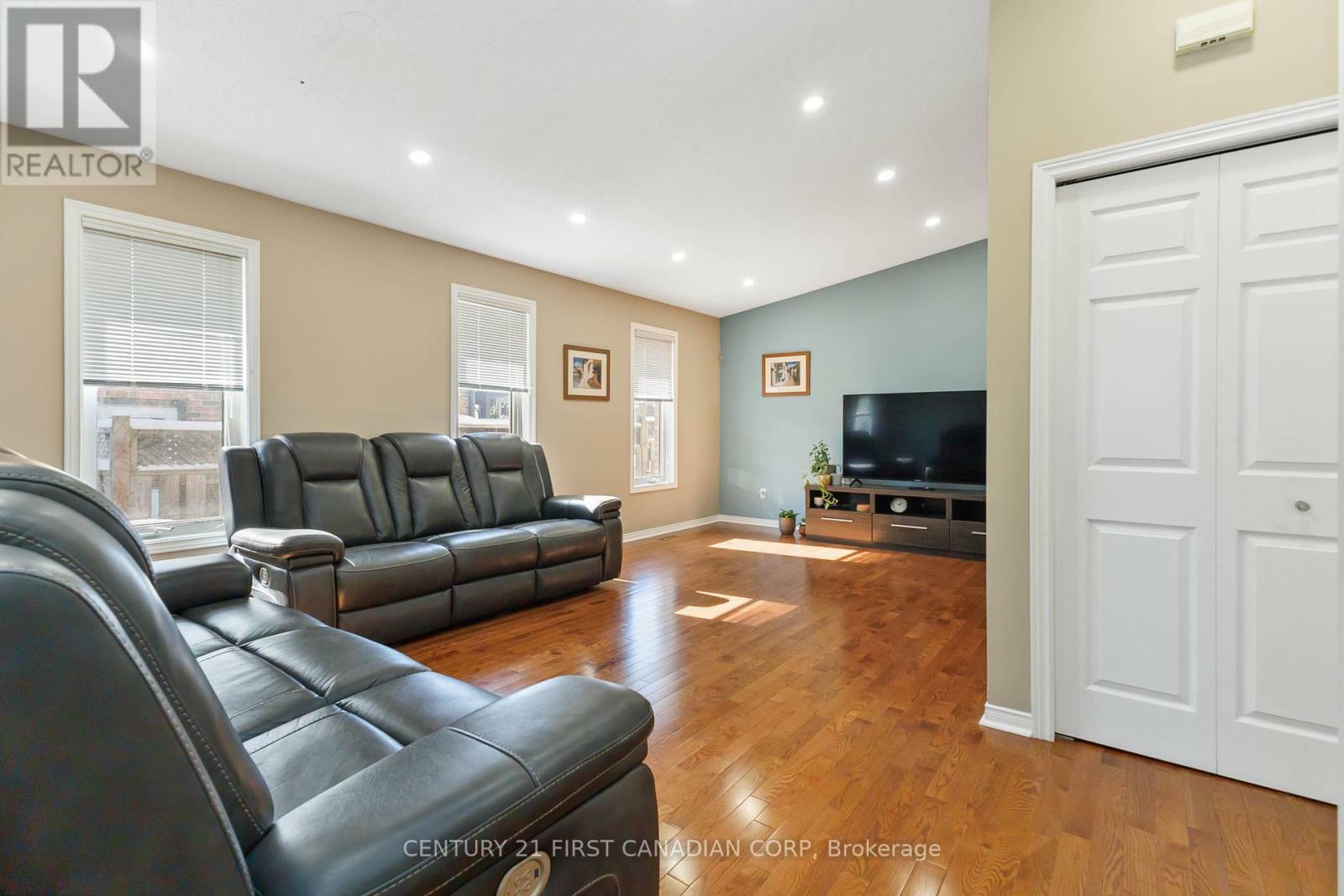 Property Photo: 256 White Sands Drive ON N6M 1H9