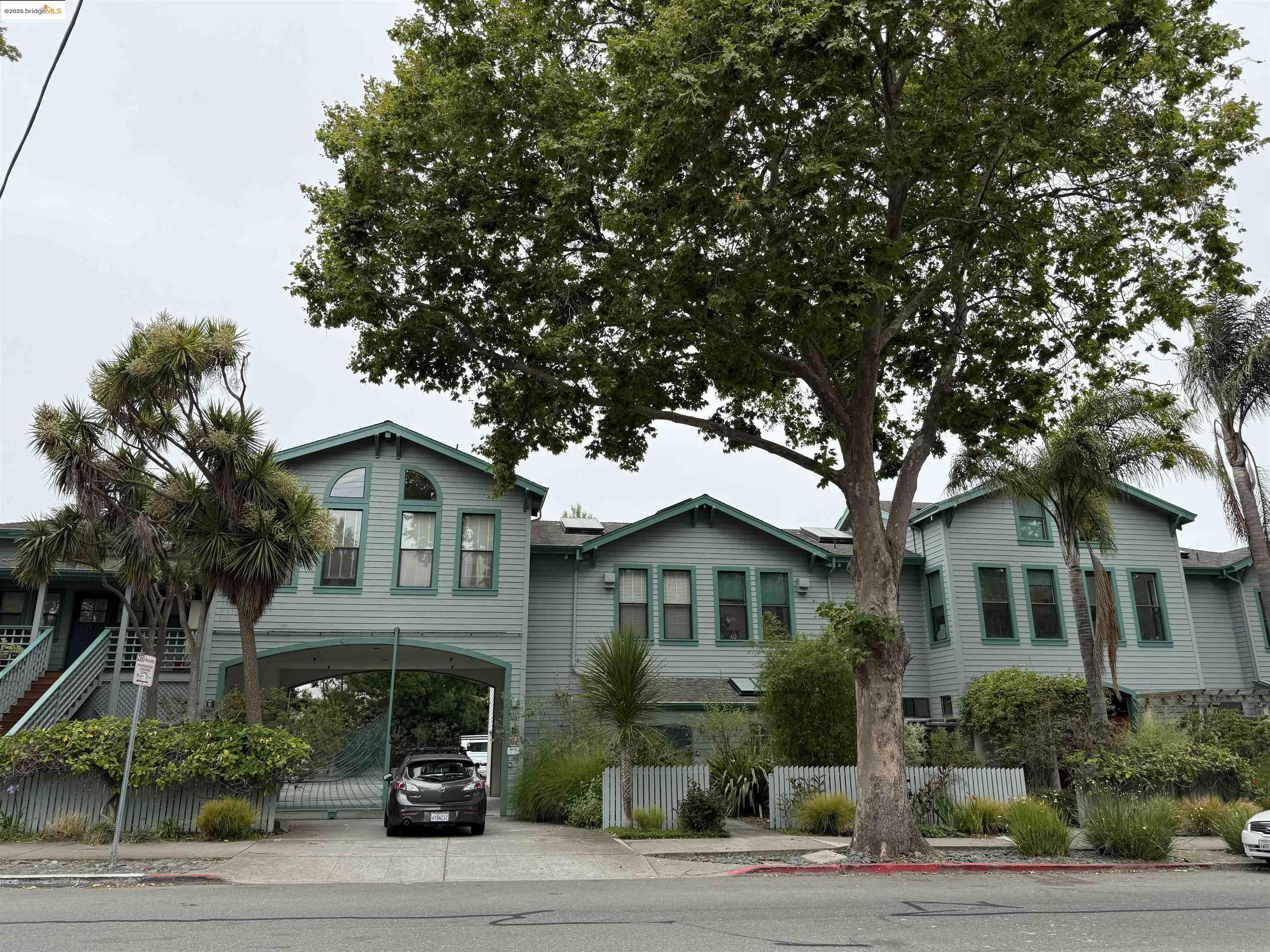 Property Photo: 2120 6th Street 11 CA 94710