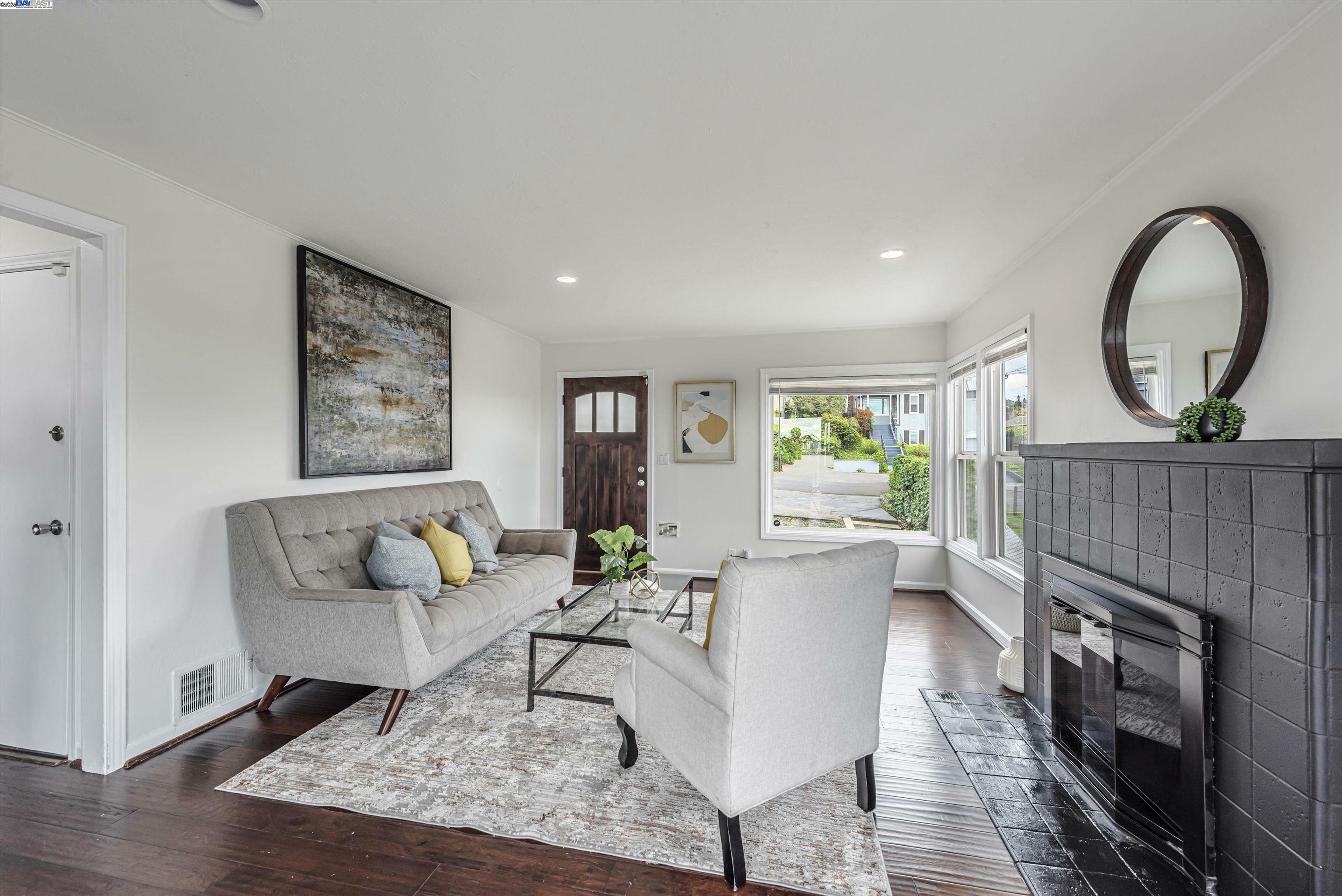 Property Photo: 9883 Lawlor St CA 94605