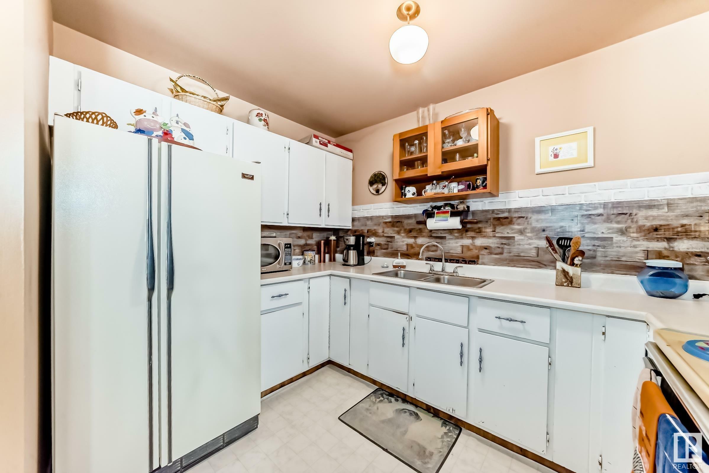 Property Photo: 4 Franklin Place AB T8N 3P5