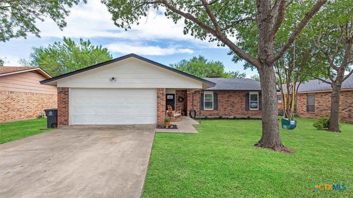 Property Photo:  1406 Shannon Circle  TX 78130 