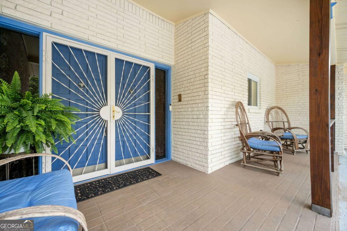 Property Photo: 2302 Springside Way GA 30032