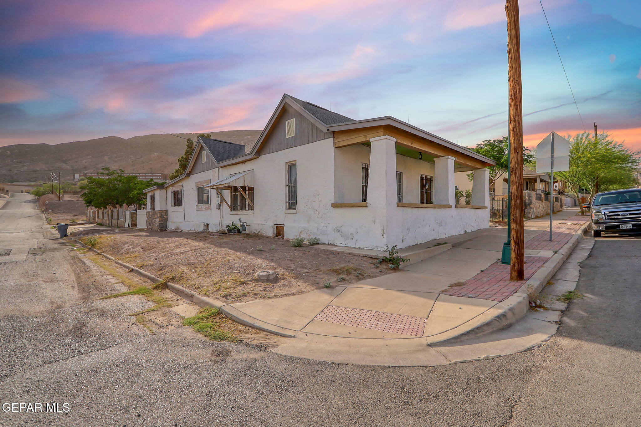 Property Photo:  1181 N Cotton Street  TX 79902 
