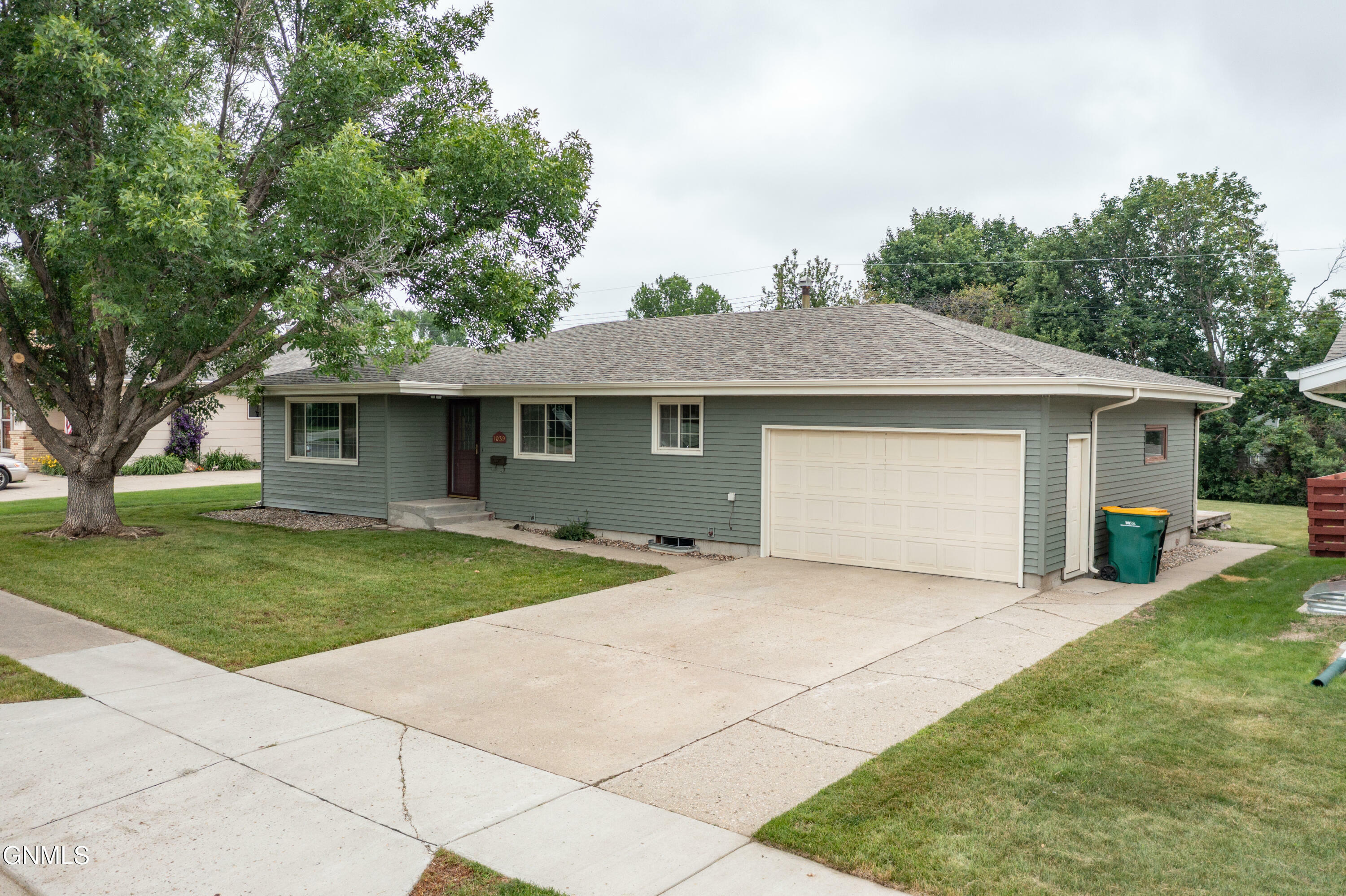 1039 29th Street  Bismarck ND 58501 photo