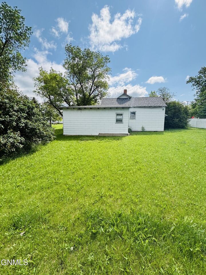 Property Photo: 210 7th Street S ND 58563