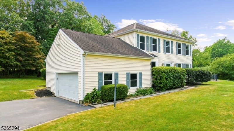 Property Photo: 10 Duke Ct NJ 08867