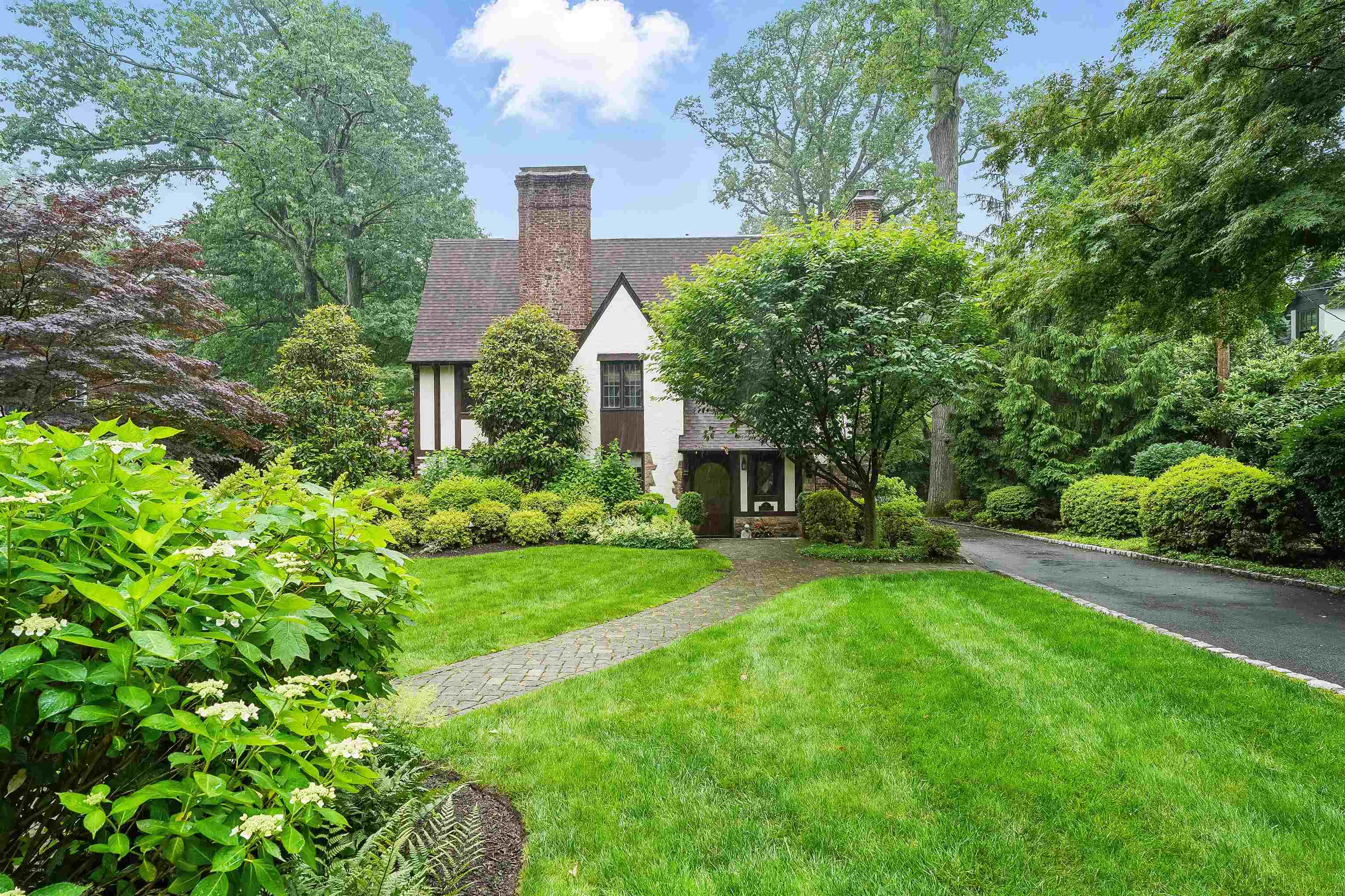 15 Wayside Pl  Montclair NJ 07042 photo