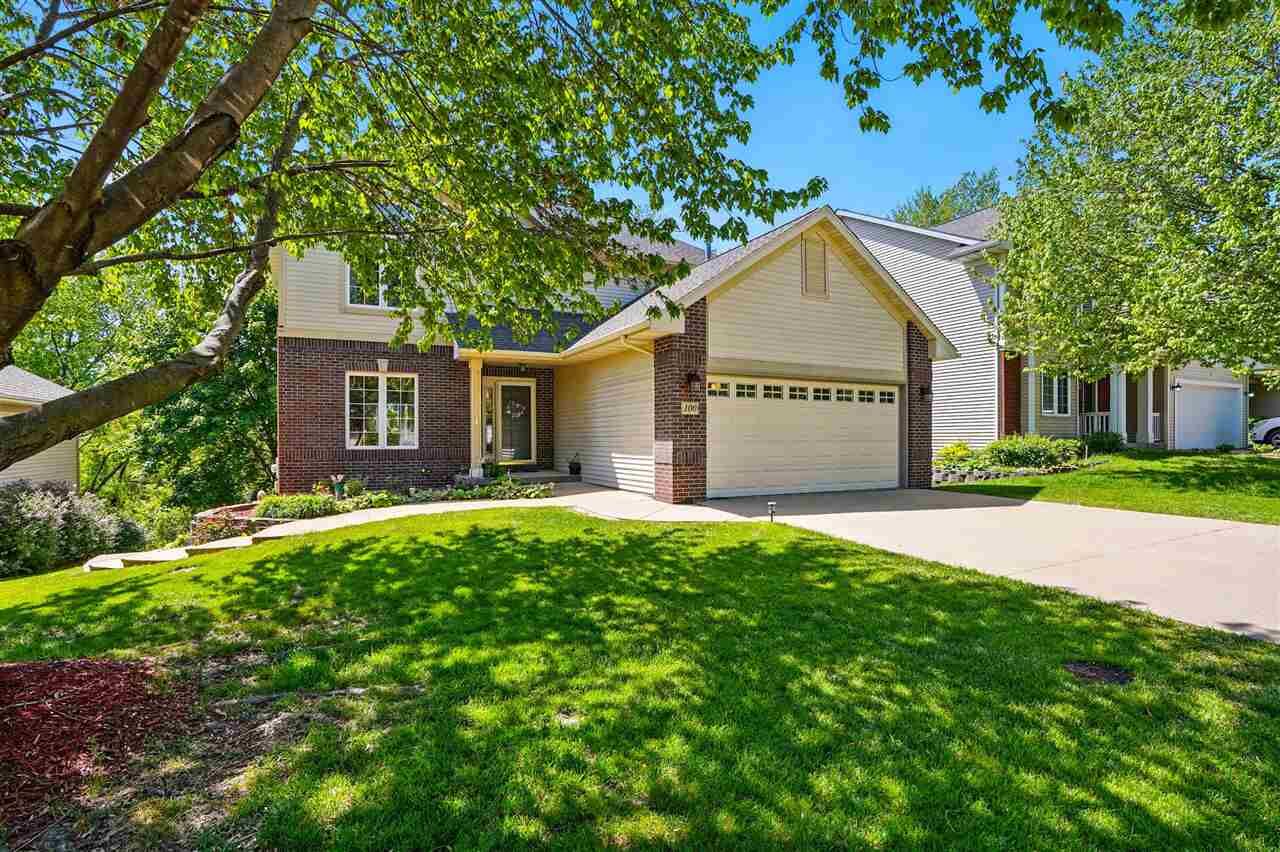 Property Photo: 100 E Dovetail Dr IA 52241